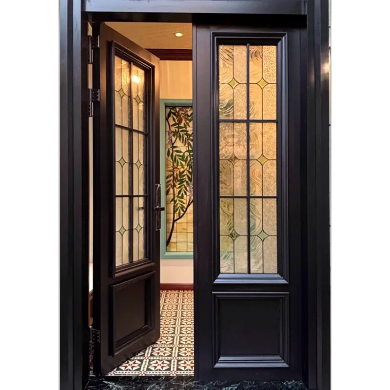 Alumíniumötvözetből készült művészi kivitelű ajtók