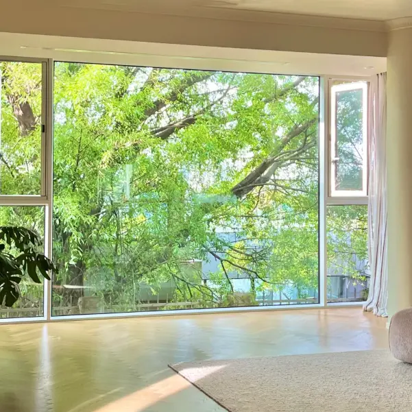 Alumínium ötvözet padlótól a mennyezetig érő ablakok